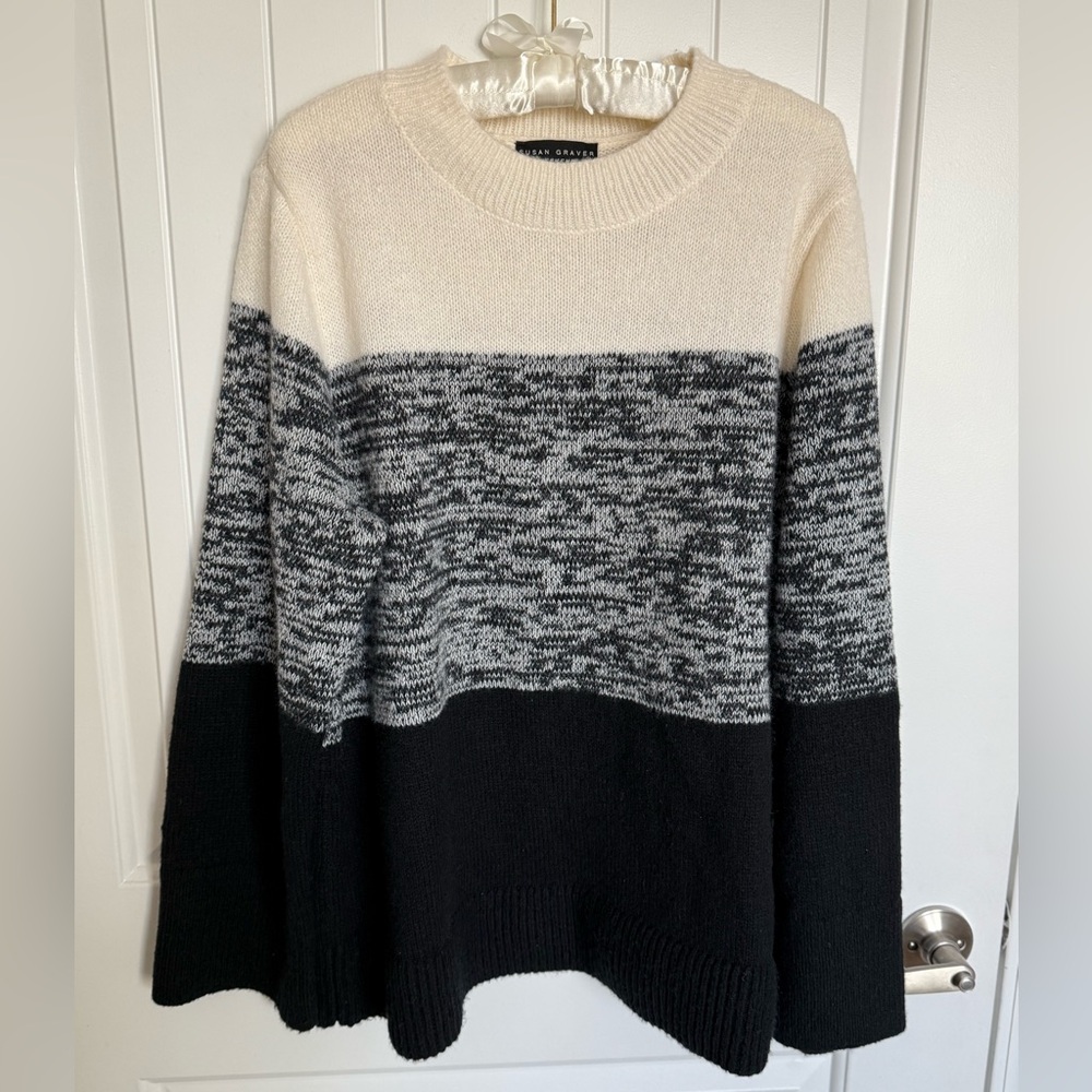 BRAND NEW SUSAN GRAVER SWEATER